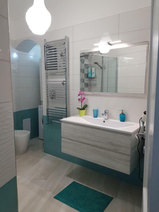 Al Teatro Verdi Luxury Apartment ساليرنو المظهر الخارجي الصورة